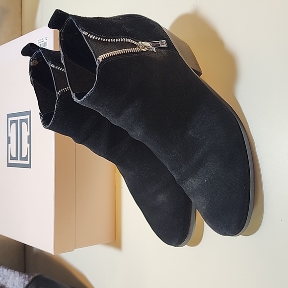 Ivanka Trump Black Ankle Boot Size 8.5 - Picture 1 of 8